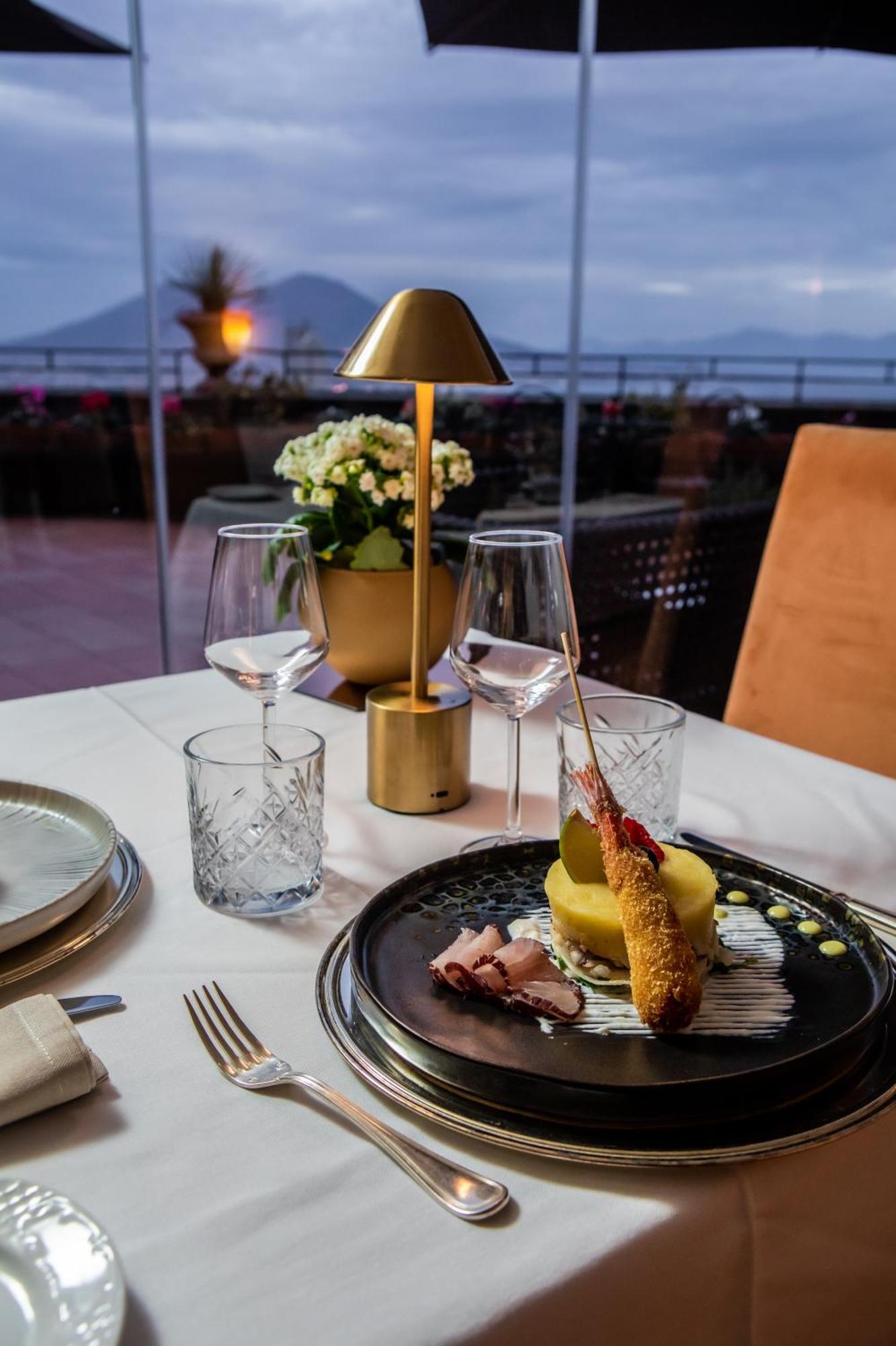 Hotel San Francesco al Monte Napoli Esterno foto